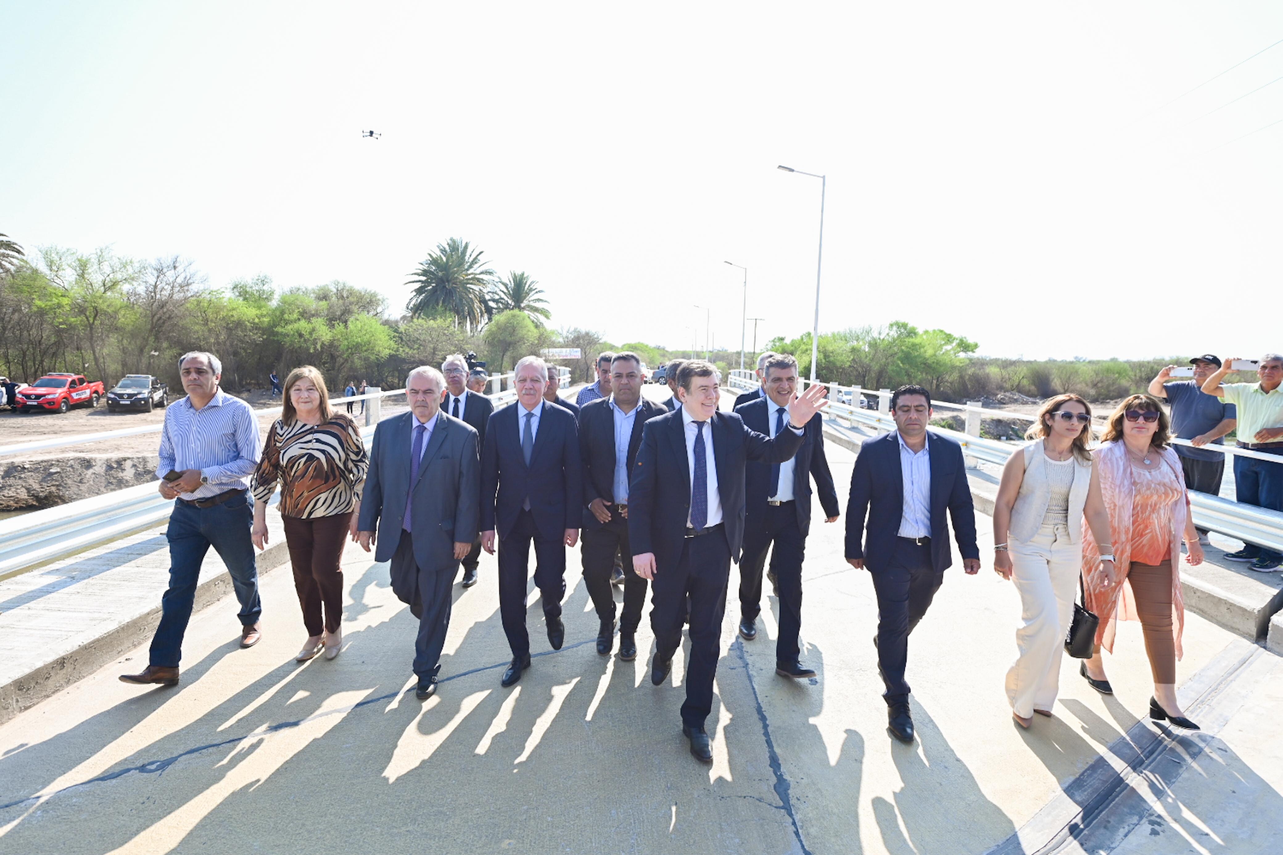 EL GOBERNADOR INAUGURÓ LA OBRA DE PAVIMENTACIÓN 1.jpeg