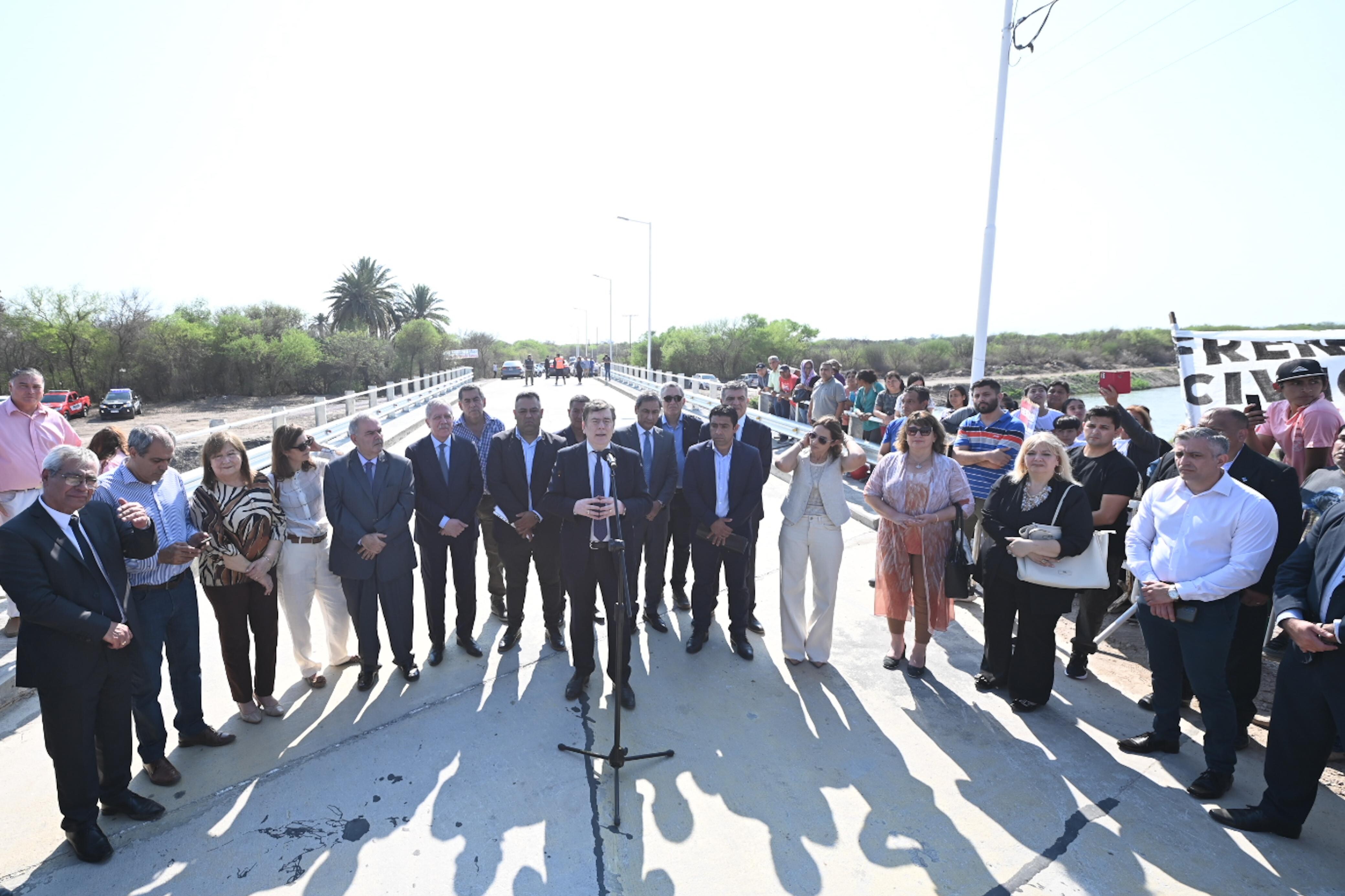 EL GOBERNADOR INAUGURÓ LA OBRA DE PAVIMENTACIÓN 2.jpeg