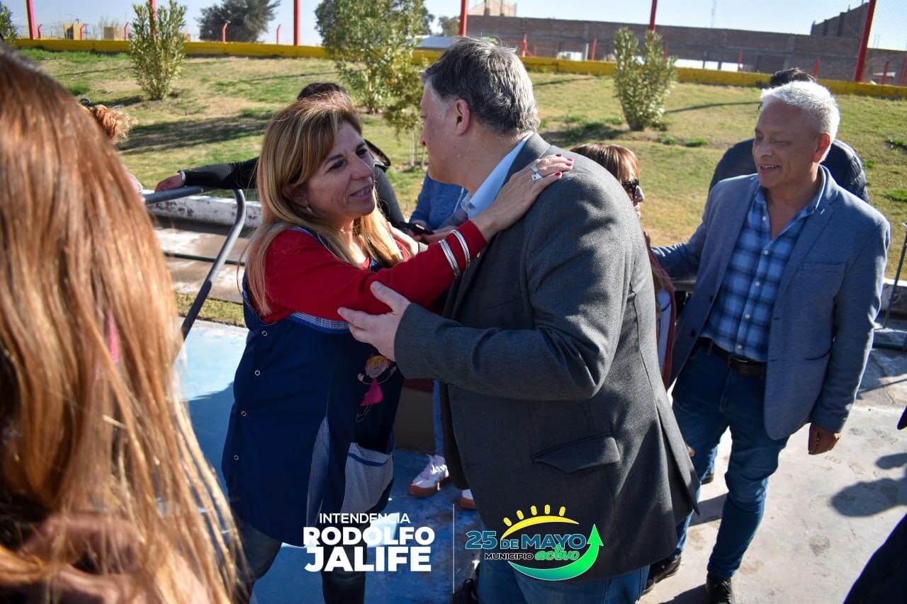 El intendente de 25 de Mayo,Rodolfo Jalife,participo de la celebracion de un nuevo aniversario del ENI 54 Santa Rosa.