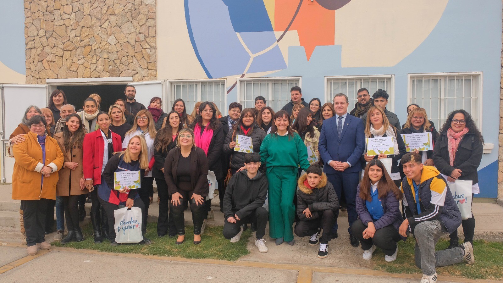 La intendenta de la ciudad de Chimbas,Daniela Rodriguez,hizo entrega de los certificados del Concurso Promovamos el Buen Ambiente.
