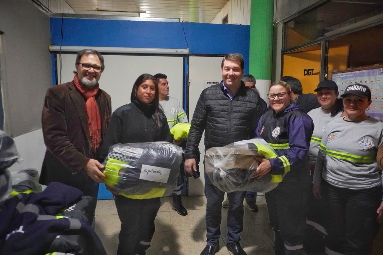ENTREGA DE INDUMENTARIA TRANSITO Y TRANSPORTE.jpeg