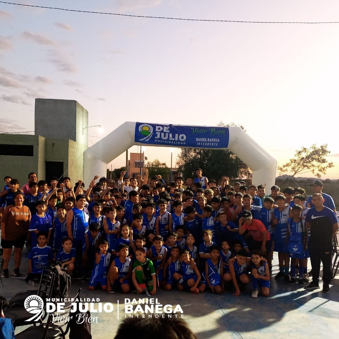 ESCUELITA DEPORTES DOS NUEVE709071_122171226008146333_2062730473743432627_n.jpg