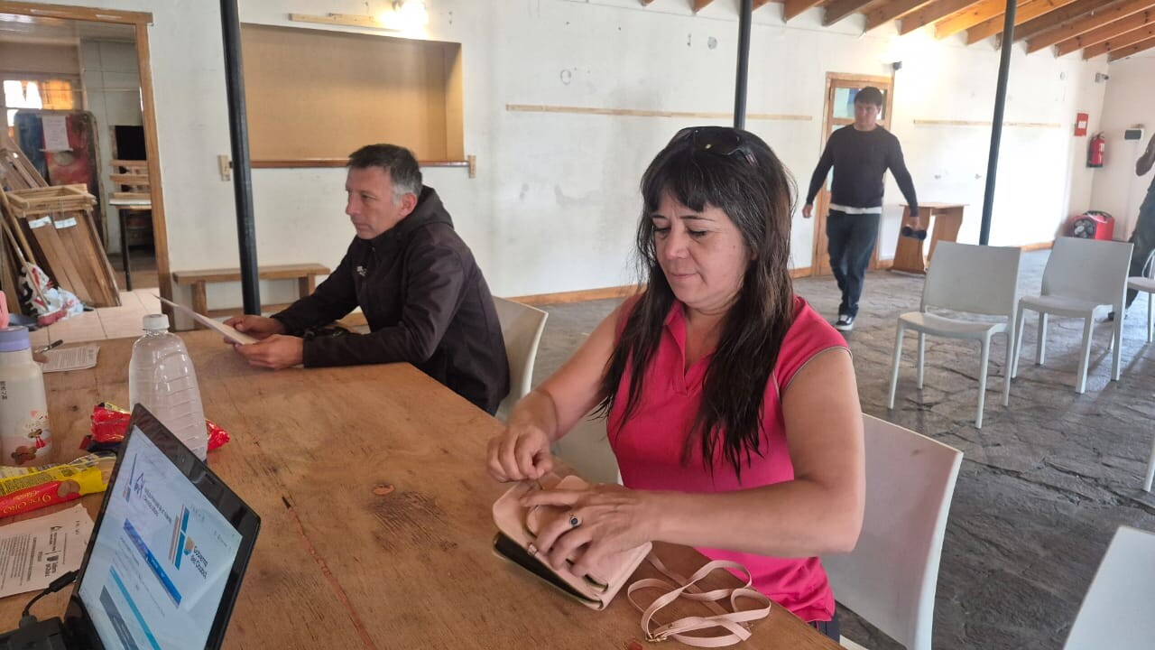 El IPV resolvió trámites y consultas de un centenar de vecinos en Puerto Pirámides