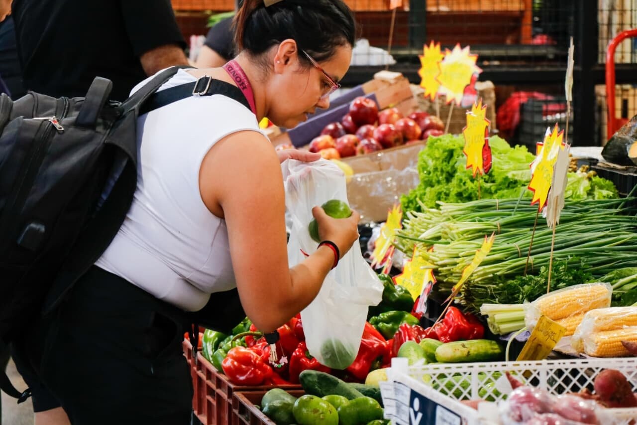 El Mercado Concentrador posibilita que agricultores misioneros tengan un gran lugar de venta de sus productos.jpg