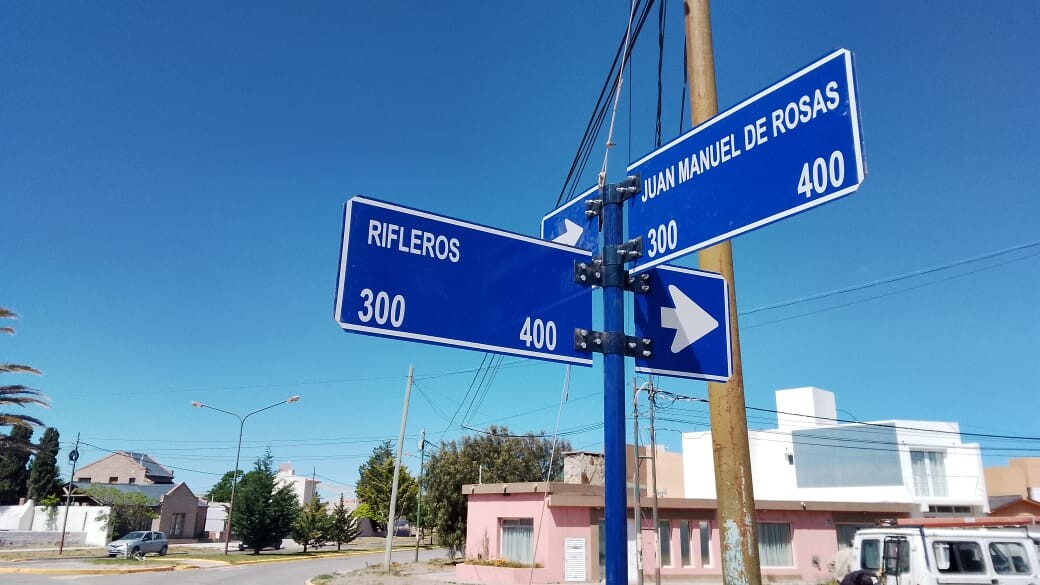 El Municipio avanza con la colocación de carteles nomencladores de calles (2).jpeg