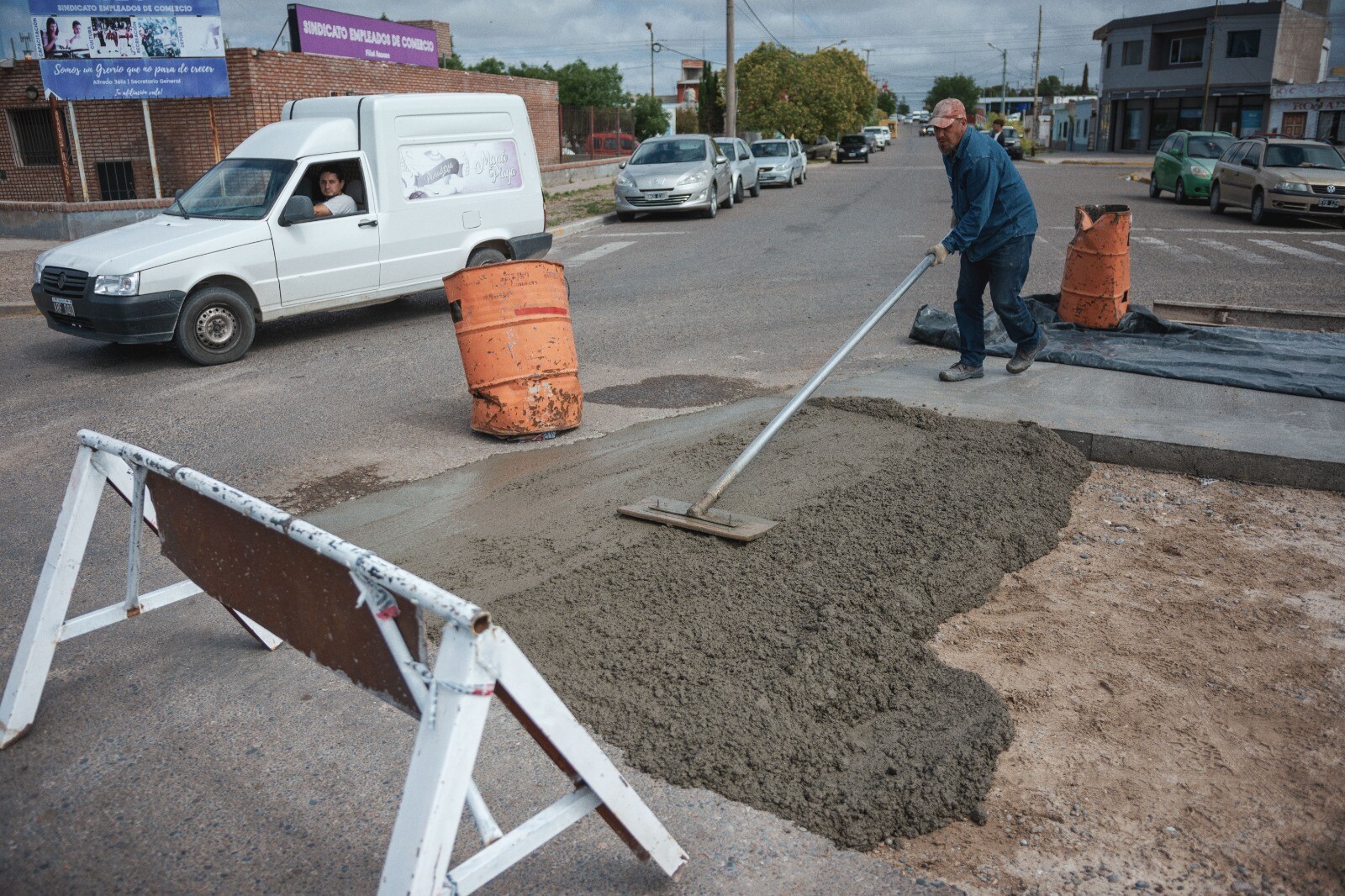 El área de Obras Públicas avanza con el plan de bacheo en Rawson