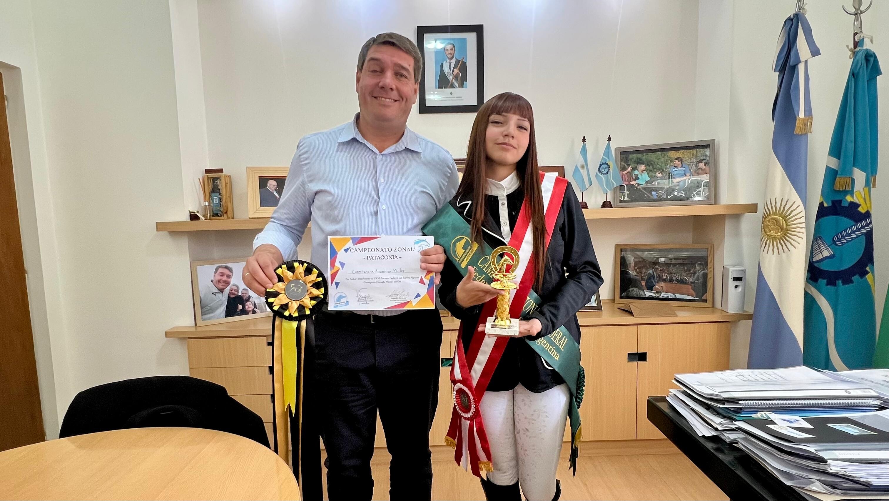 El intendente Biss recibió a joven que se consagró subcampeona de un Federal de Equitación
