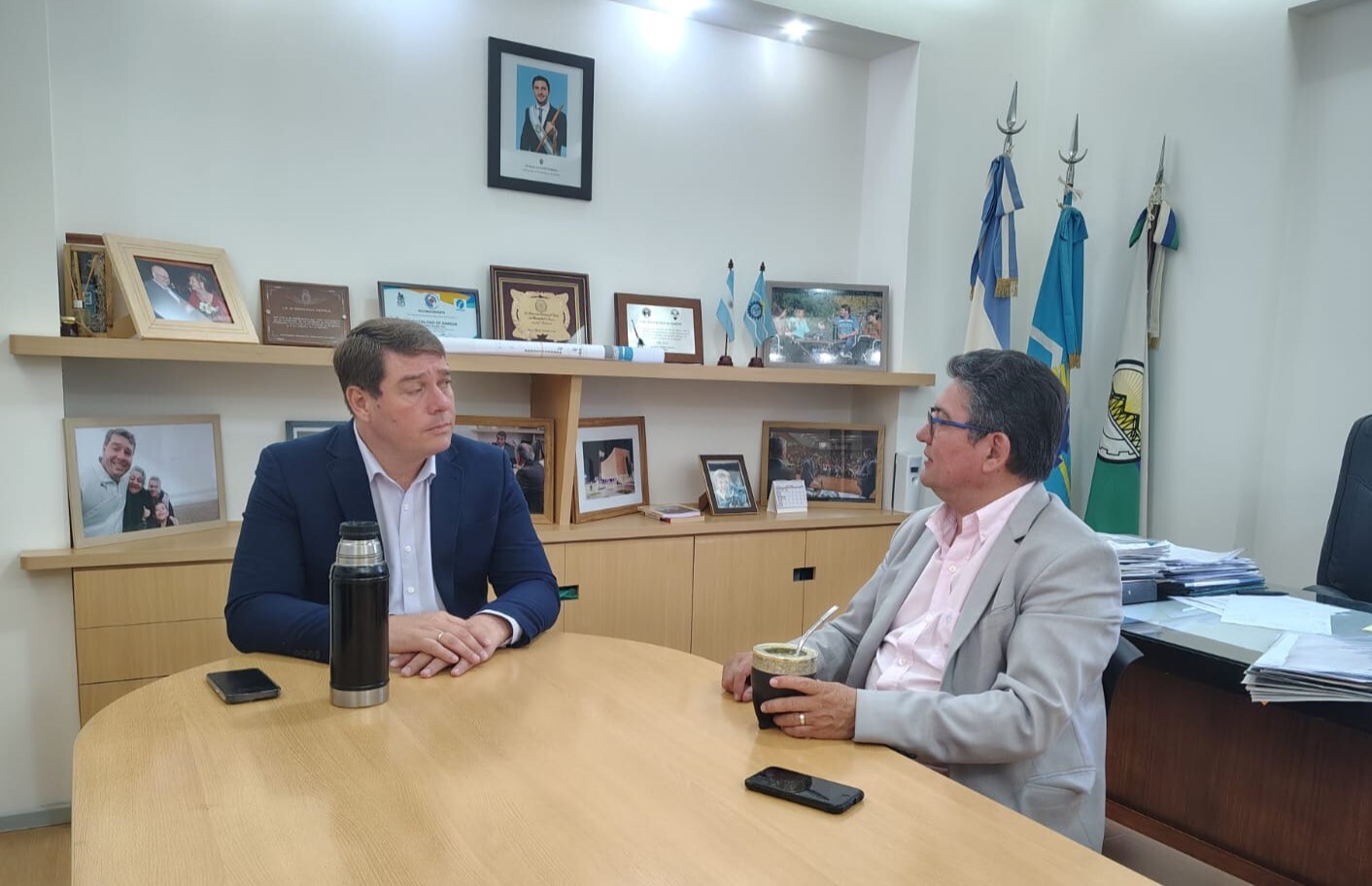 El intendente Biss recibió a su par de Río Senguer, Miguel Mongilardi