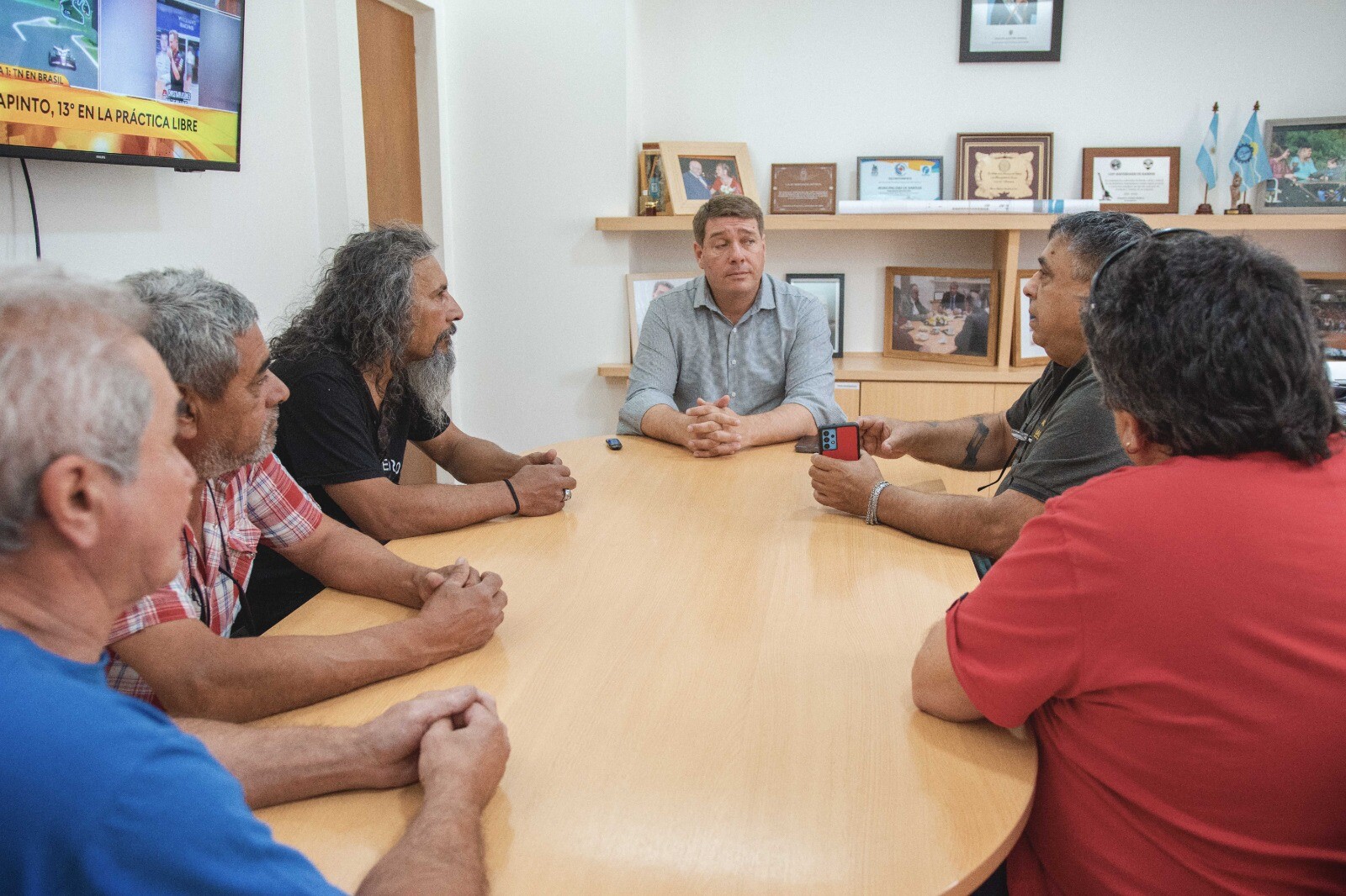 El intendente Biss recibió al presidente del Centro de Jubilados de Pesca