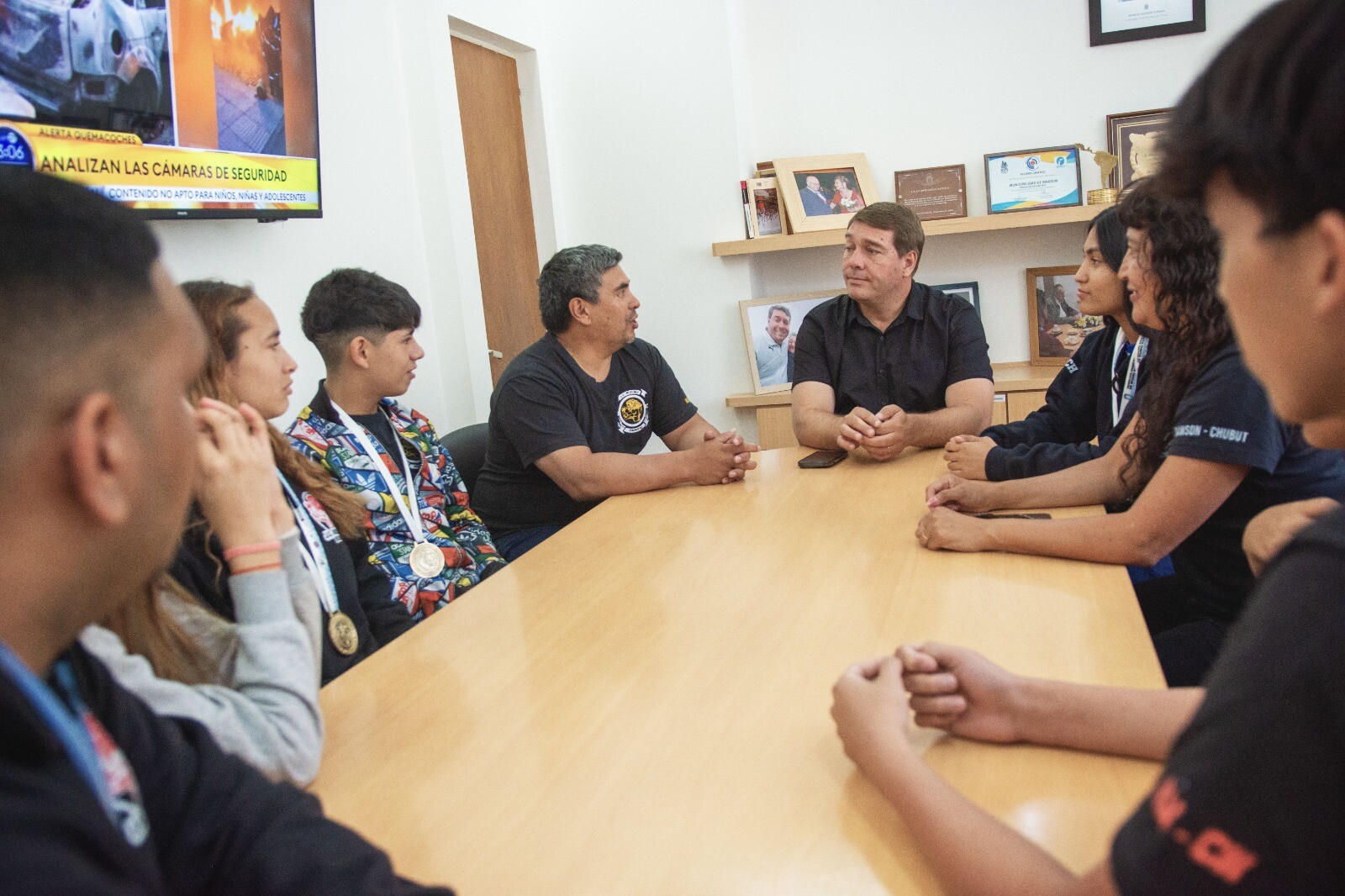 El intendente Biss recibió al representante de la Asociación de Wushu Chubutense (2).jpeg El intendente Biss recibió al representante de la Asociación de Wushu Chubutense