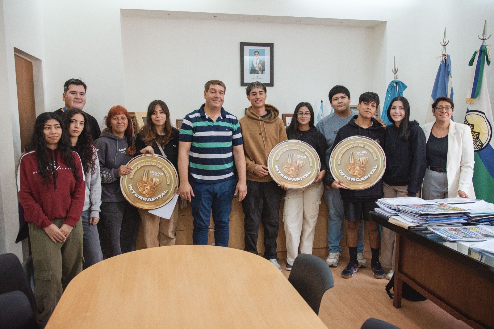 El intendente Biss se reunió con los estudiantes ganadores del «Intercapital 2024» de Rawson