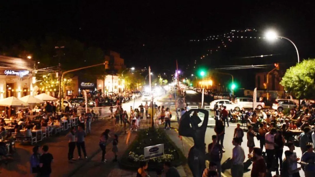 Estacionamiento-nocturno-gratuito-para-fortalecer-la-actividad-turistica-y-gastronomica.webp Estacionamiento nocturno gratuito para fortalecer la actividad turística y gastronómica