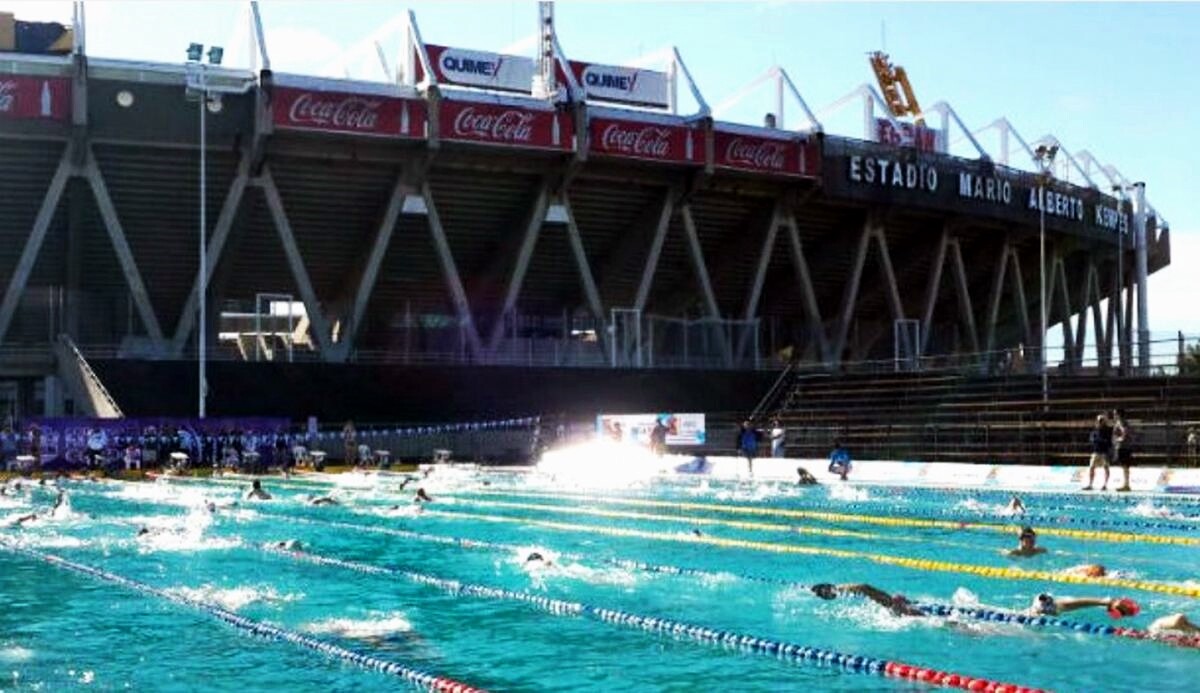 Estadio Kempes natación.jpg Murió un nadador tras sufrir un infarto en la pileta del Kempes