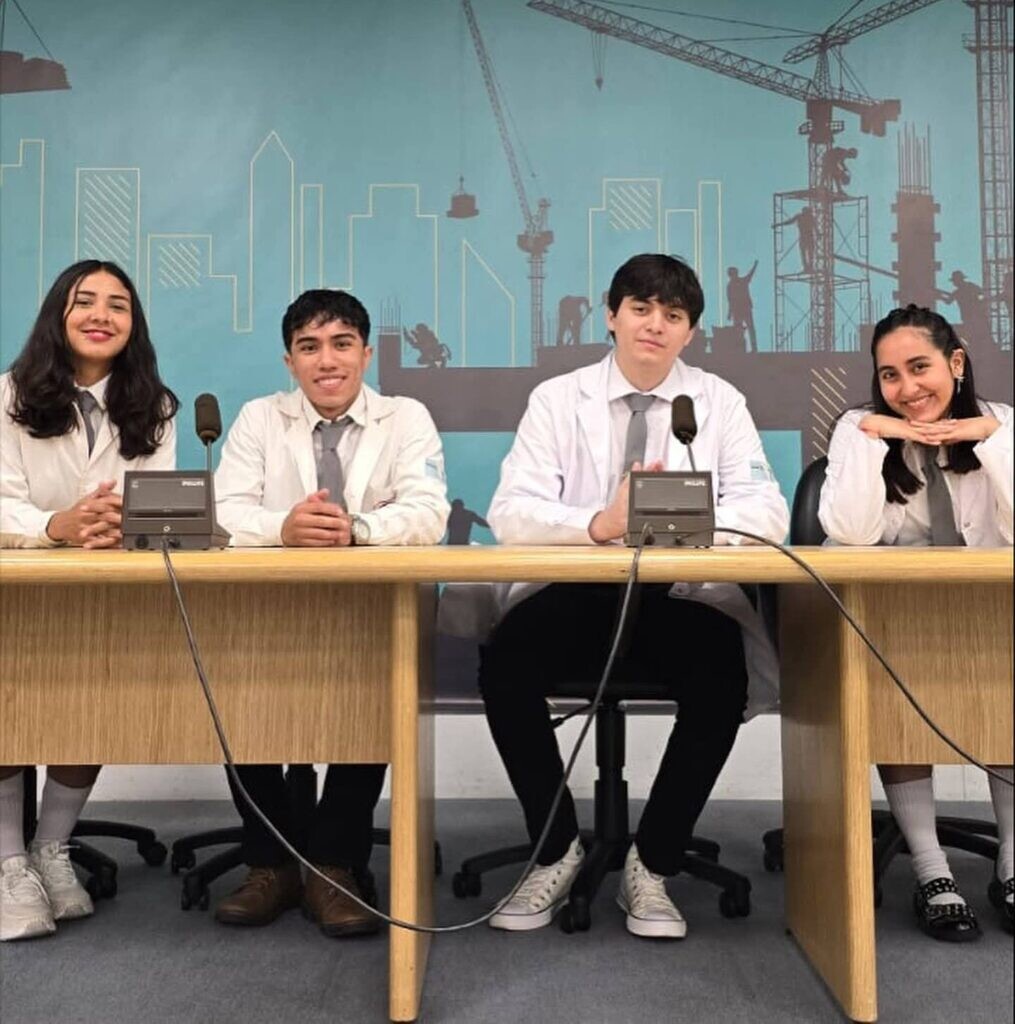 Estudiantes-EPET-1015x1024.jpg Estudiantes-EPET-1015x1024.jpg