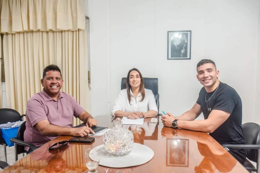 FB_IMG_1728056414687.jpg ¡Estamos emocionados de seguir apostando por el deporte y apoyar a nuestras promesas del vóley!