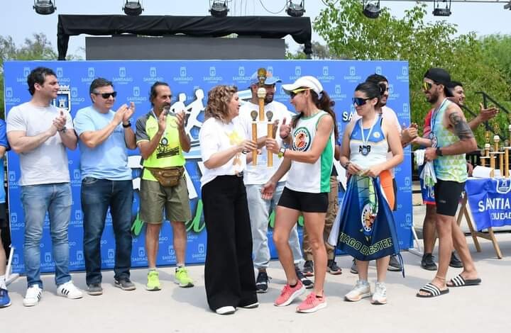 FB_IMG_1728270697111.jpg La intendente Fuentes encabezó la premiación de la competencia por equipos Travesía en el Dulce