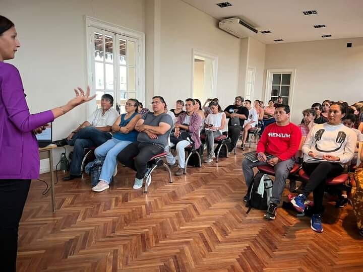 La Municipalidad capacitó a emprendedores locales sobre el armado de stands