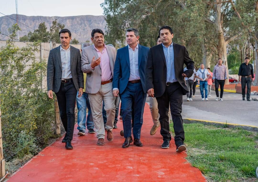 FB_IMG_1729096986439.jpg Como gobernador, me gusta acompañar cada paso que dan ¡Felicitaciones a todos!