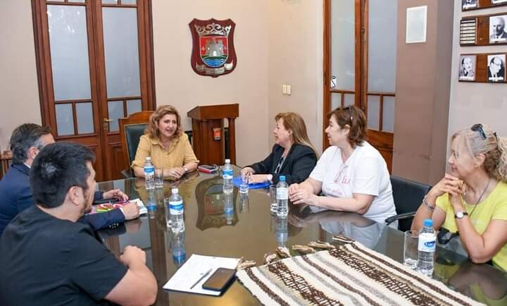 La intendente Fuentes recibió en el salón de acuerdos a la asociación «Un pelito de esperanza»
