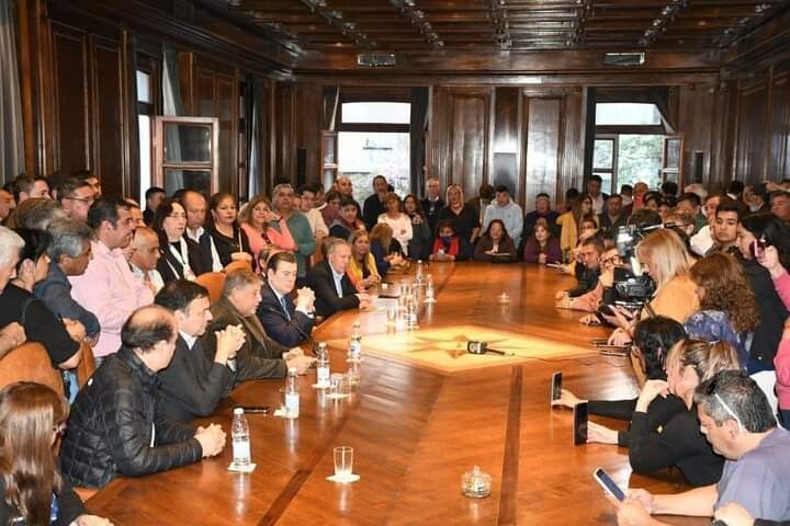 EL GOBIERNO DE LA PROVINCIA ANUNCIO BONO DE FIN DE AÑO de $ 1.300.000