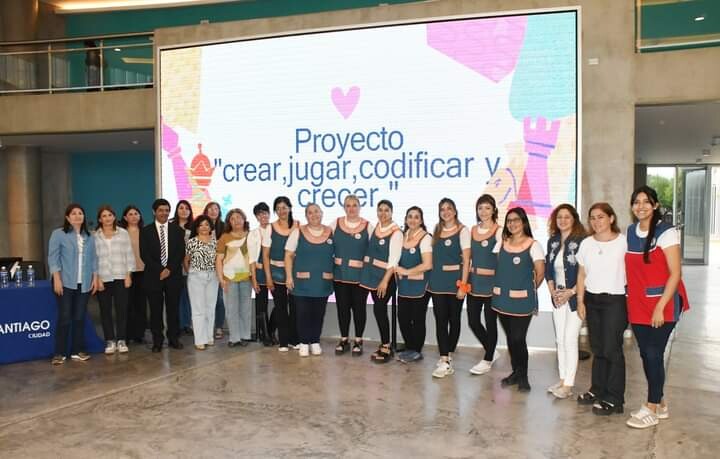 FB_IMG_1730908141482.jpg Docentes de Jardines de infantes municipales participaron de una jornada sobre el proyecto de juegos preajedrecísticos