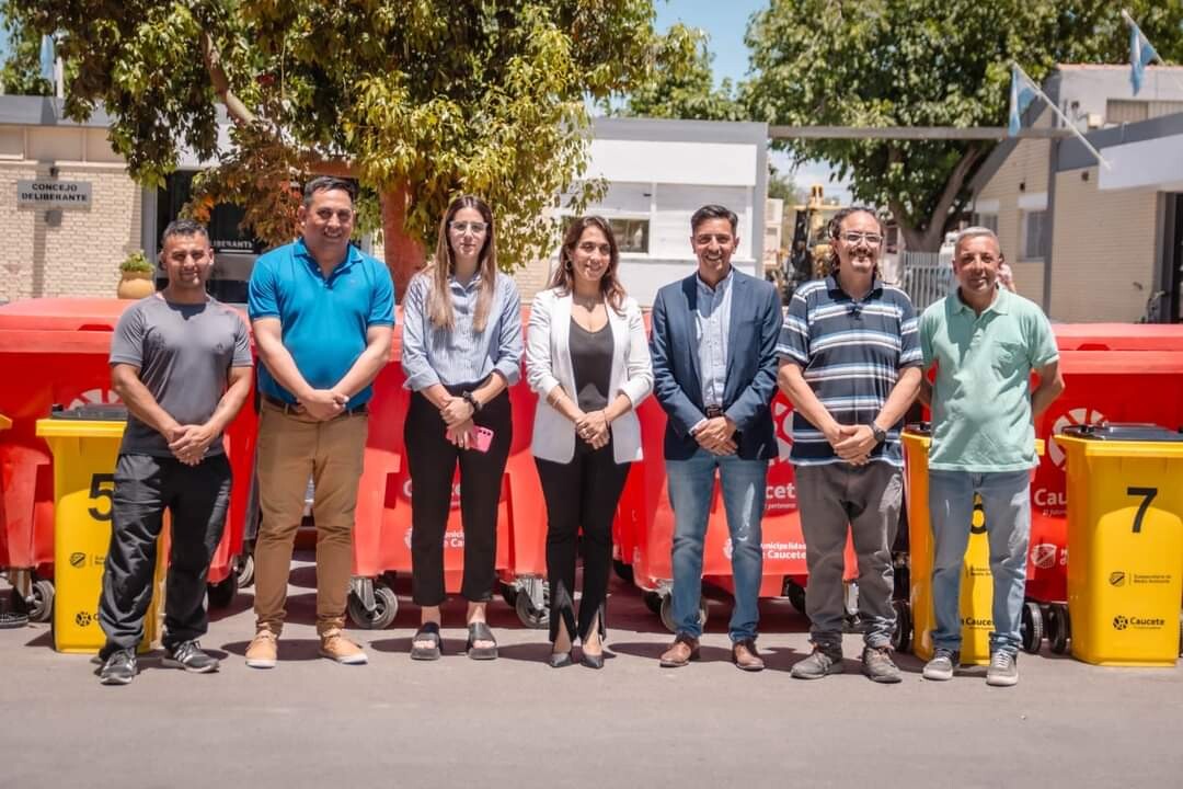 FB_IMG_1732314254465.jpg Caucete suma nuevos contenedores y optimiza la gestión de sus residuos