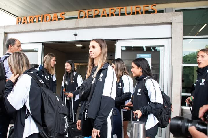 FB_IMG_1733707814283.jpg LLEGARON LAS LEONAS A SANTIAGO