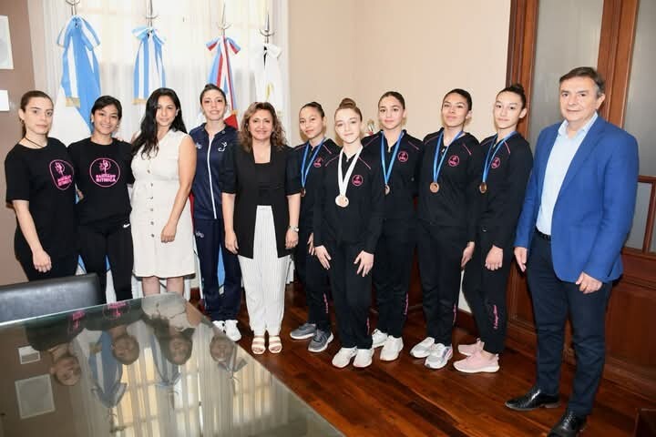 La intendente Fuentes recibió en el salón de acuerdos a la atleta de gimnasia rítmica premiada a nivel internacional