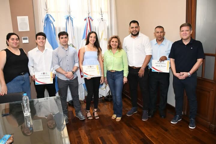 La intendente Fuentes recibió a los taekwondistas que clasificaron para el mundial.