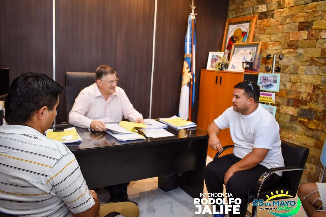 FB_IMG_1740057564672.jpg Intendente Rodolfo Jalife, Entregamos un aporte económico al equipo Club Sportivo 25 de Mayo Futsal.