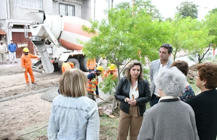 La intendente Fuentes supervisó el avance de la repavimentación de la avenida Colón