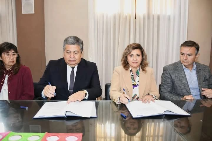 Firma de convenio para capacitar a docentes de los jardines de infantes municipales