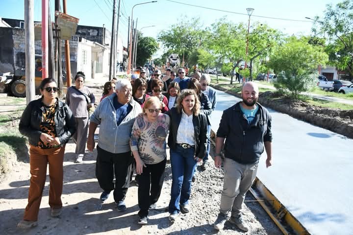 La intendente Fuentes supervisó el avance de la obra de repavimentación de la Av. Colón
