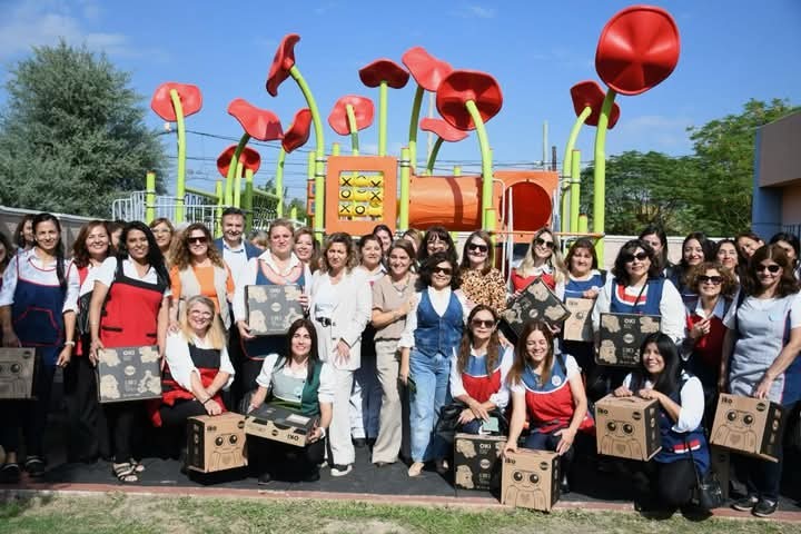 La intendente Fuentes hizo entrega de robots pedagógicos para todos los jardines de infantes municipales