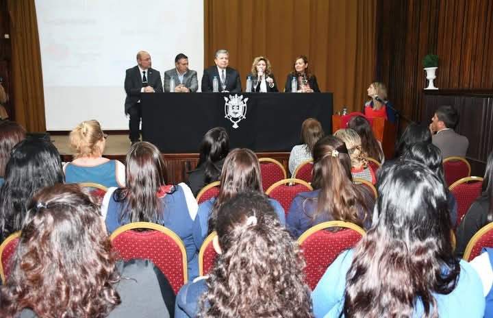 La intendente Fuentes y el rector de la Unse lanzaron un curso de robótica educativa para docentes de los jardines de infantes municipales