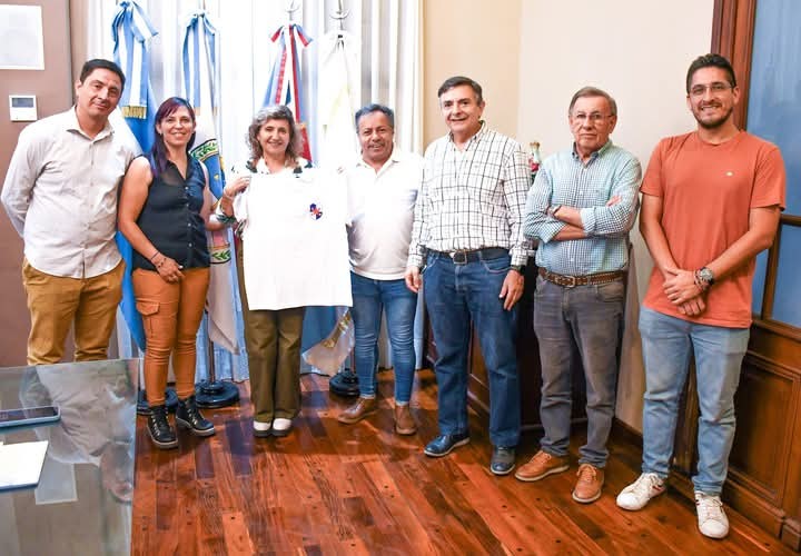 La intendente Fuentes se reunió con miembros del Club Estrella Roja para avanzar sobre trabajos en común