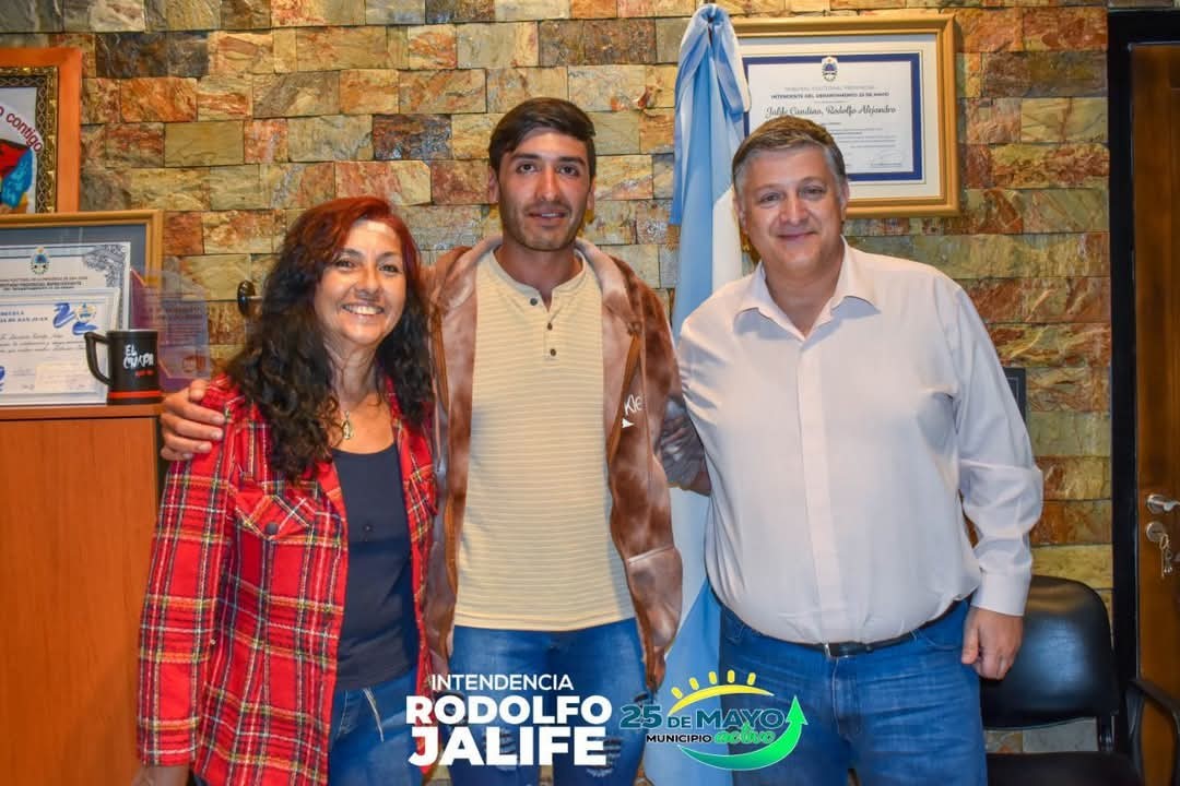 FB_IMG_1747683462023.jpg 25 de Mayo; Entrega de aporte institucional a la Escuela de Danzas Árabes Yhabal
