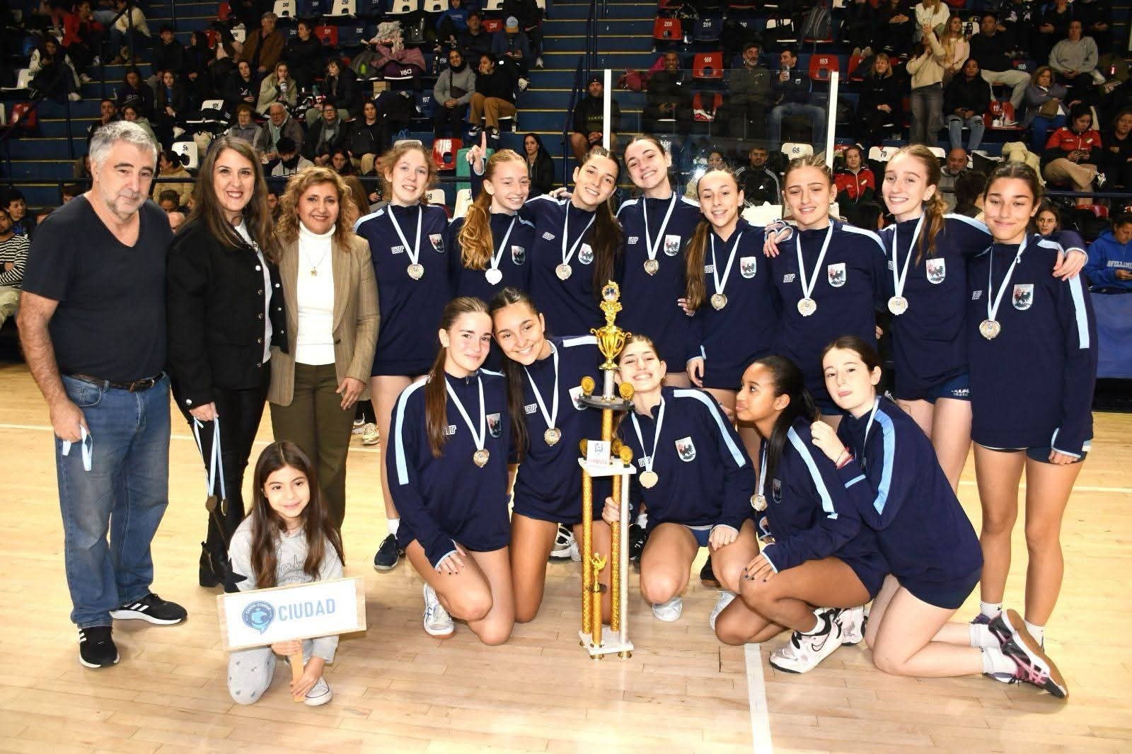 La intendente Fuentes participó de la entrega de premios a los ganadores de Cestoball sub17.