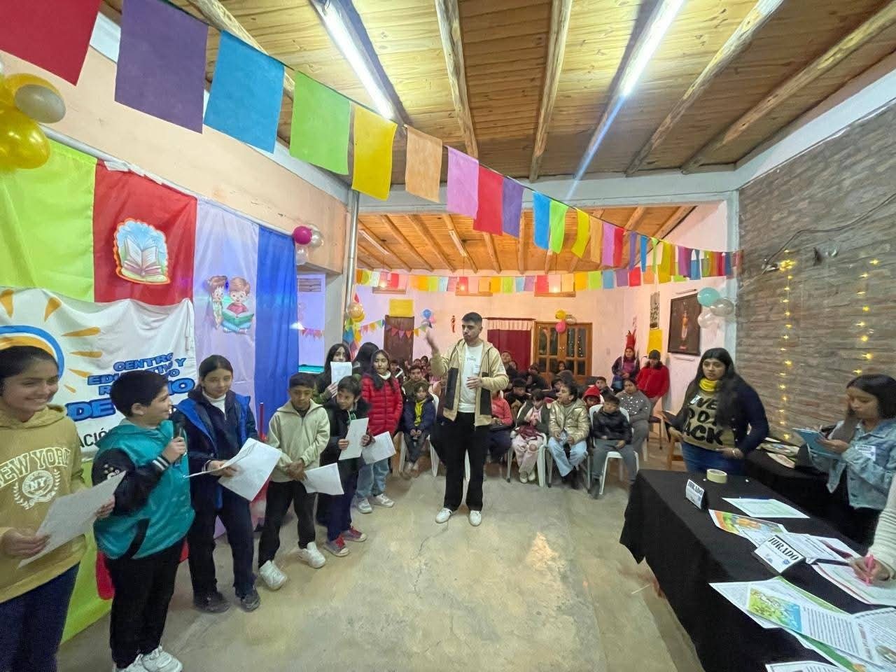 FB_IMG_1751676783675.jpg Concejal Franco Barrinuevo Merienda Literaria en centro educativo 9 de Julio «Lectura Infantil» «Leer Es Crecer»