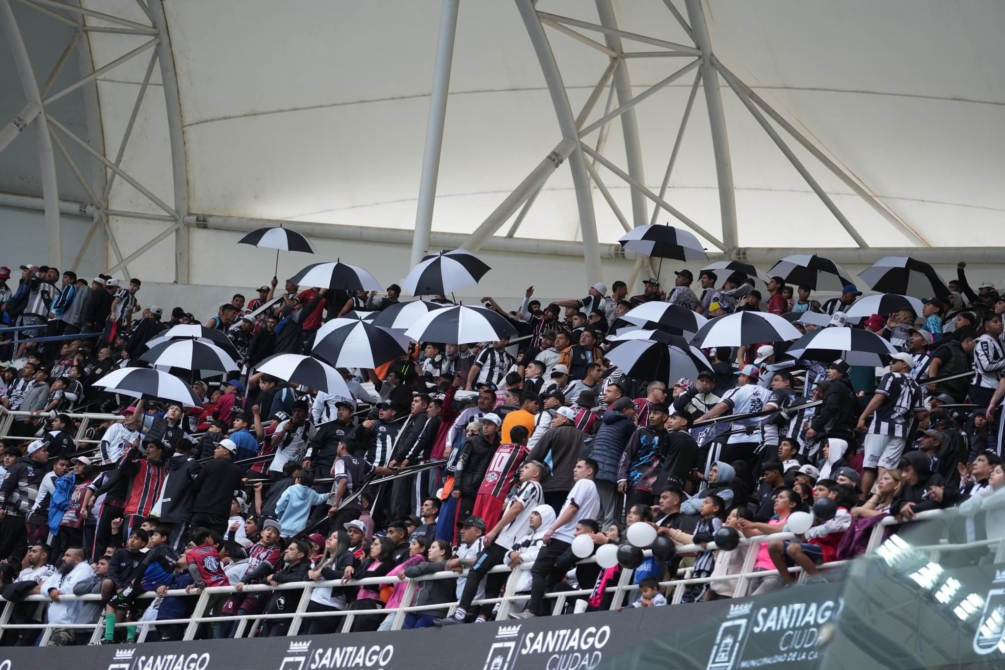 FB_IMG_1755786413447.jpg UNA NOCHE MAS: CENTRAL CORDOBA VA POR LA CLASIFICACION VISITANDO A LANUS