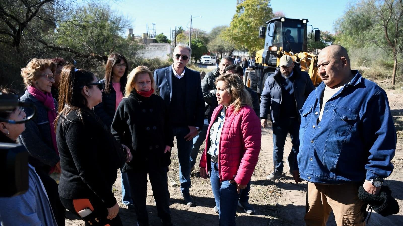 La intendente Fuentes supervisó la apertura de un tramo de la calle Grecia en el barrio Los Inmigrantes