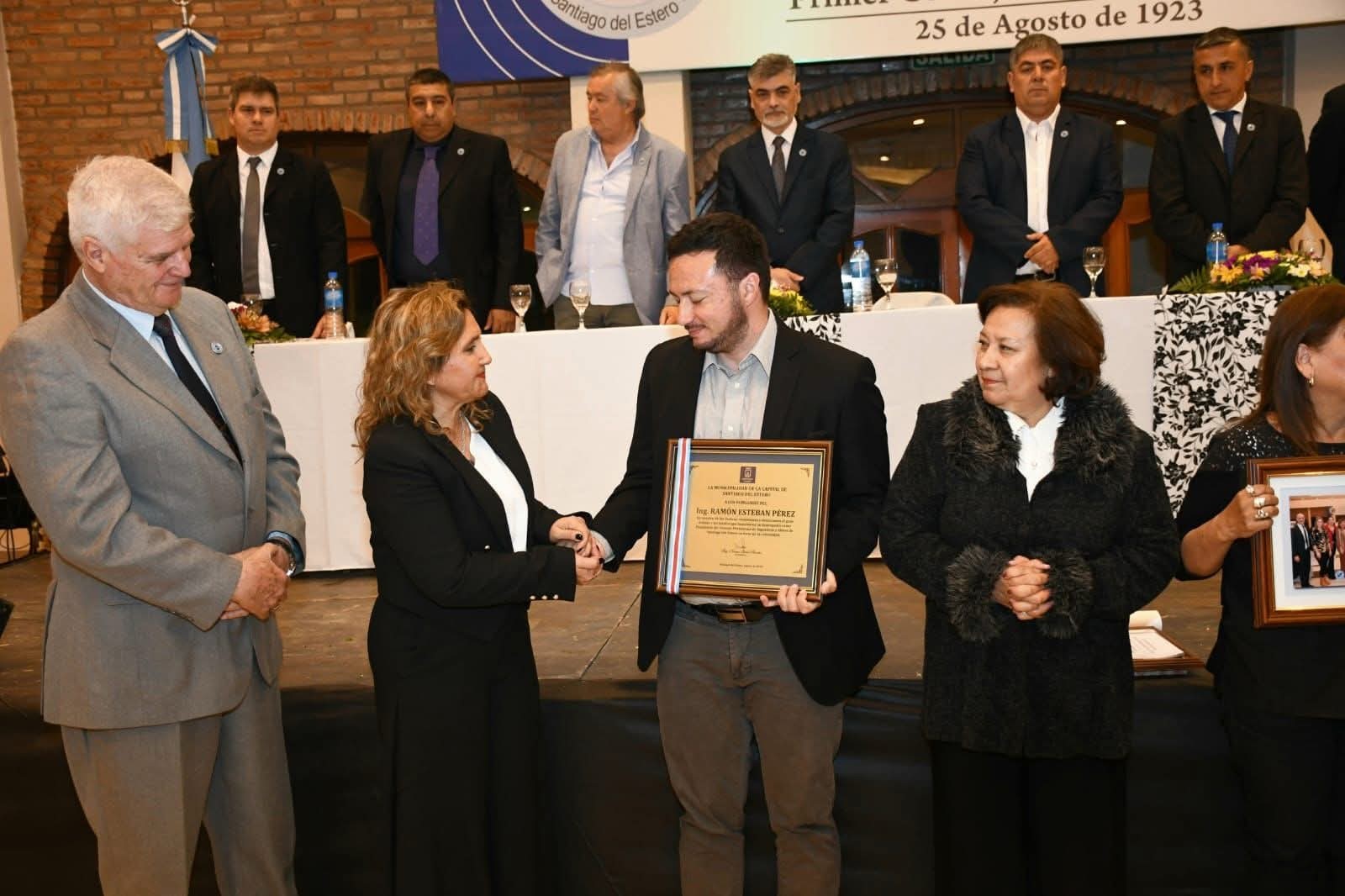 La intendente Fuentes participó de la asunción de las autoridades de Cpia y del homenaje al Ing. Pérez