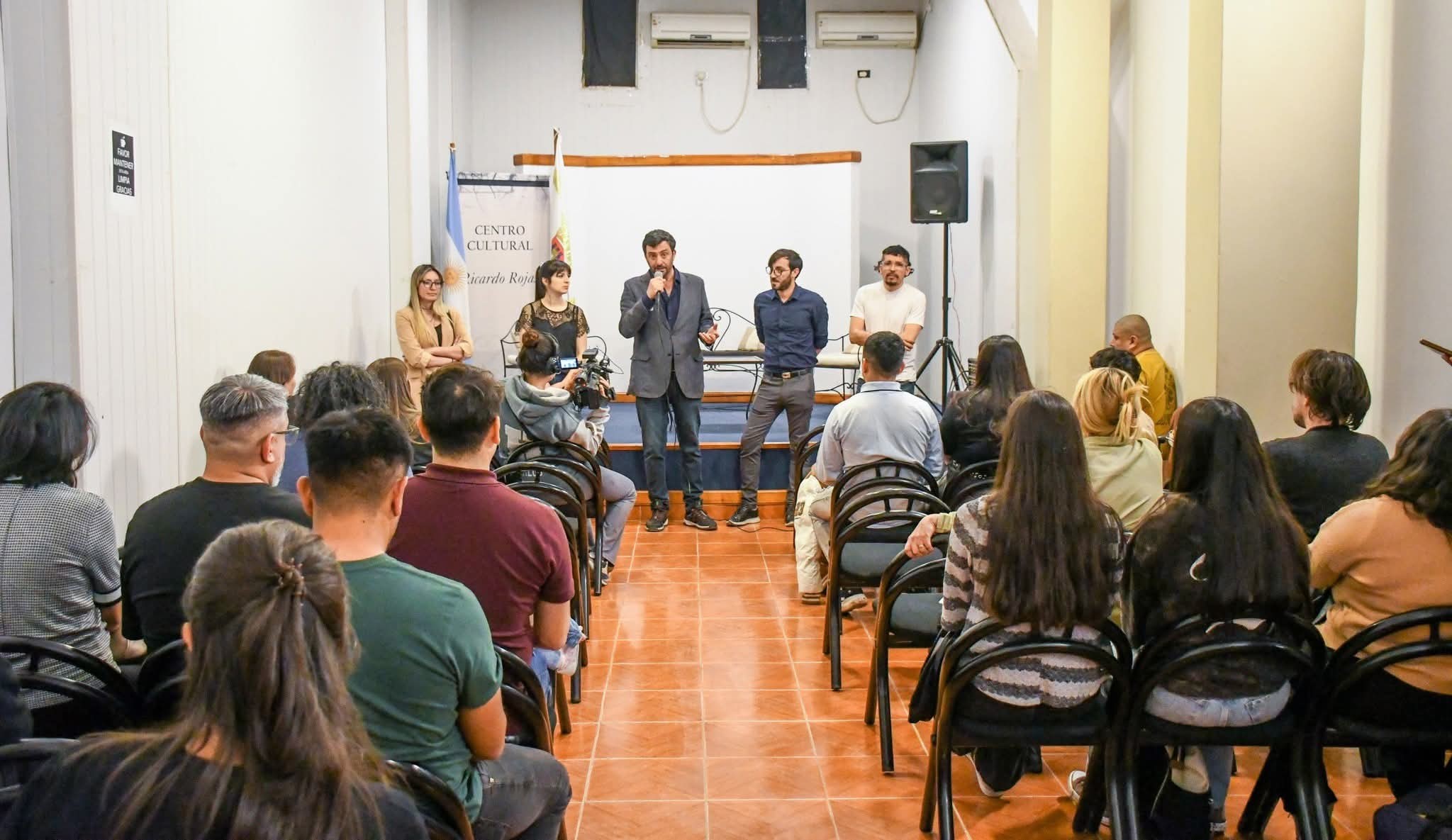 En el Centro Cultural Municipal “Ricardo Rojas” se dio apertura al Paseo del Arte 2025
