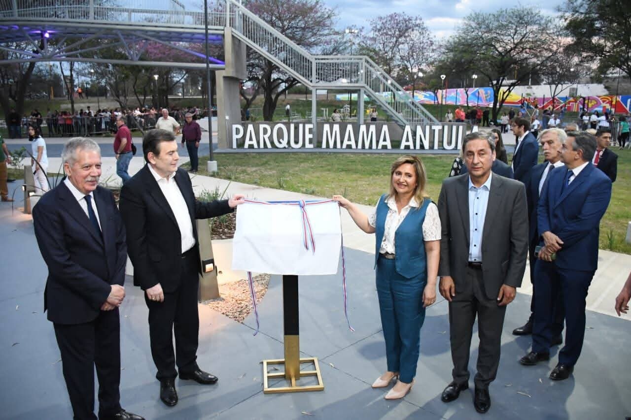 El gobernador Zamora y la intendente Fuentes dejaron inaugurado el Parque “Mama Antula”