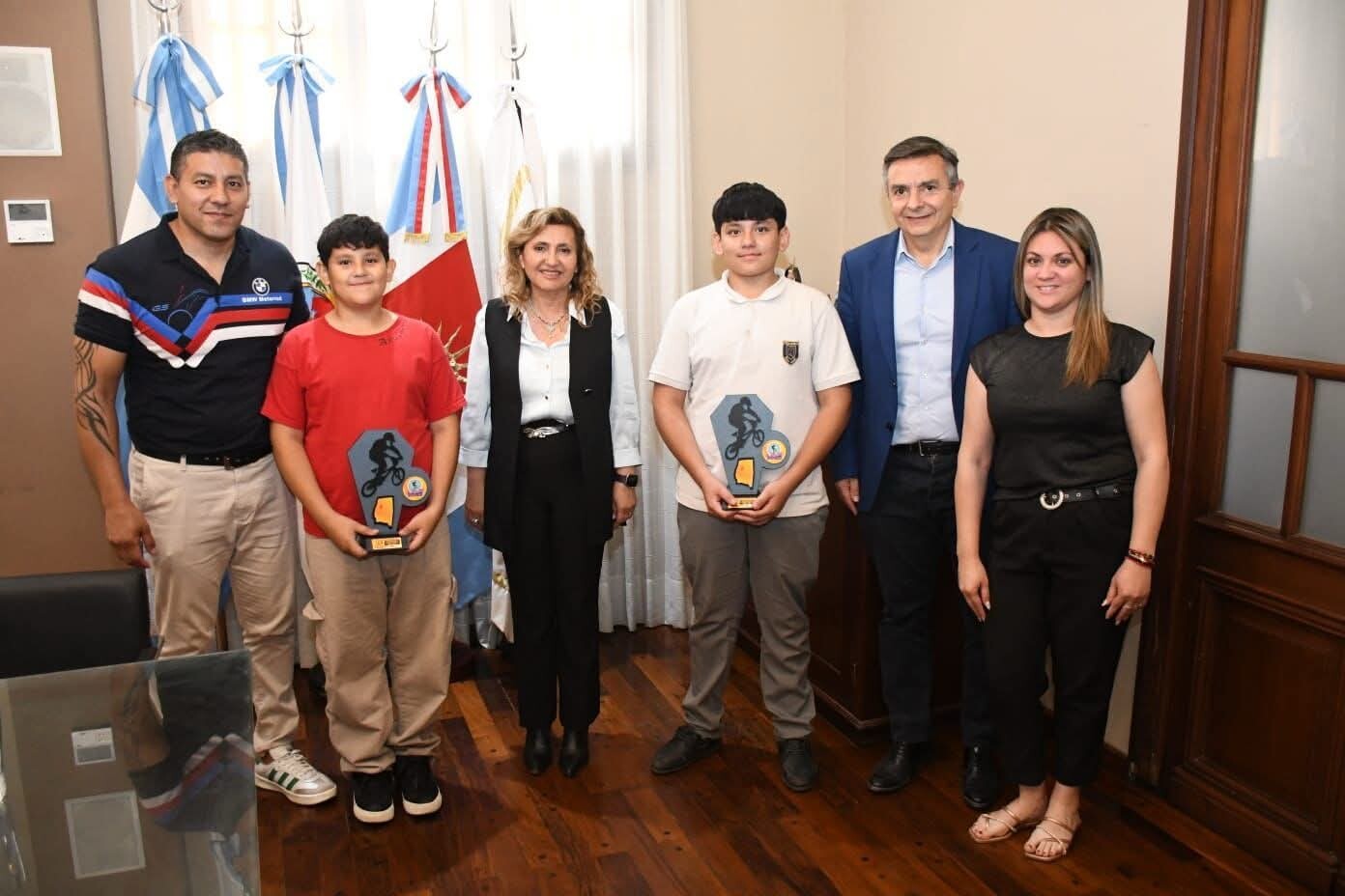 La intendente Fuentes recibió a deportistas locales ganadores de la quinta fecha del Campeonato Argentino de BMX