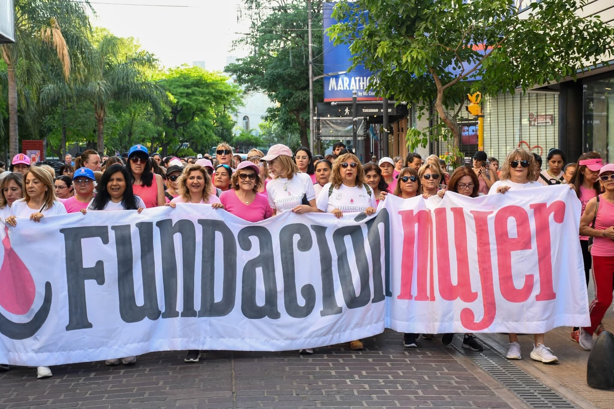 La intendente Fuentes participó de la caminata por la prevención del cáncer de mama organizado por la Fundación Mujer