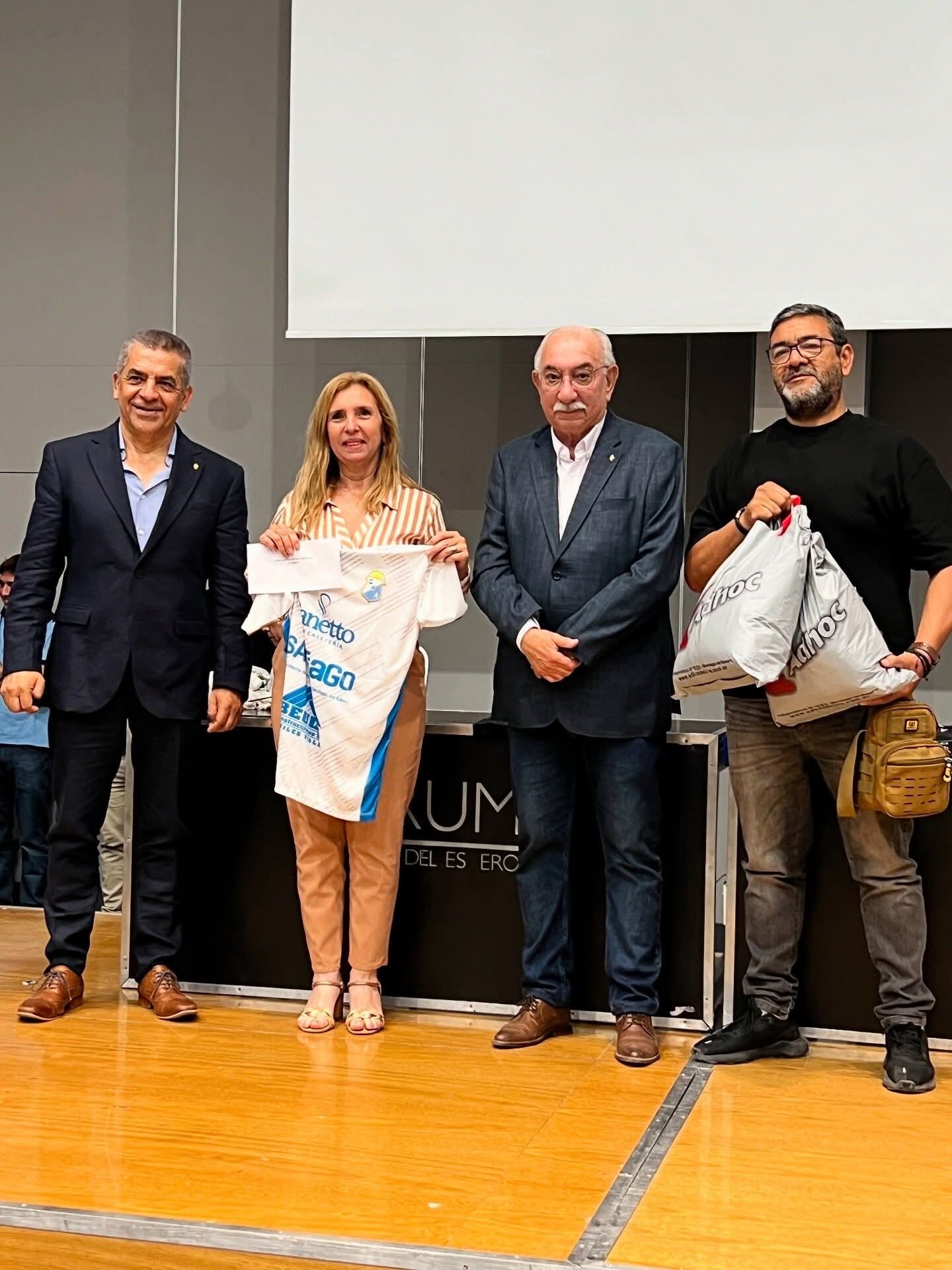 EL GOBIERNO PROVINCIAL ENTREGO INDUMENTARIA A LOS 20 CLUBES PARTICIPANTES DEL T.R.F.A. 2025