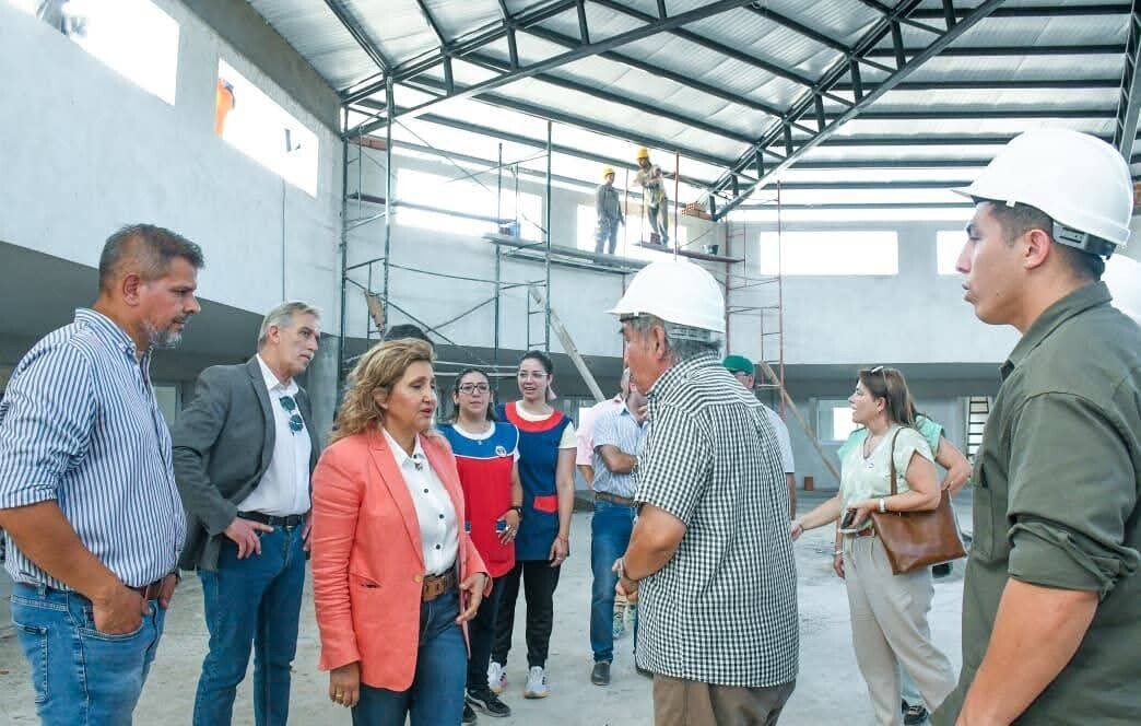 La intendente Fuentes destacó el avance de la obra del nuevo jardín de infantes Papa Francisco del barrio Saint Germés