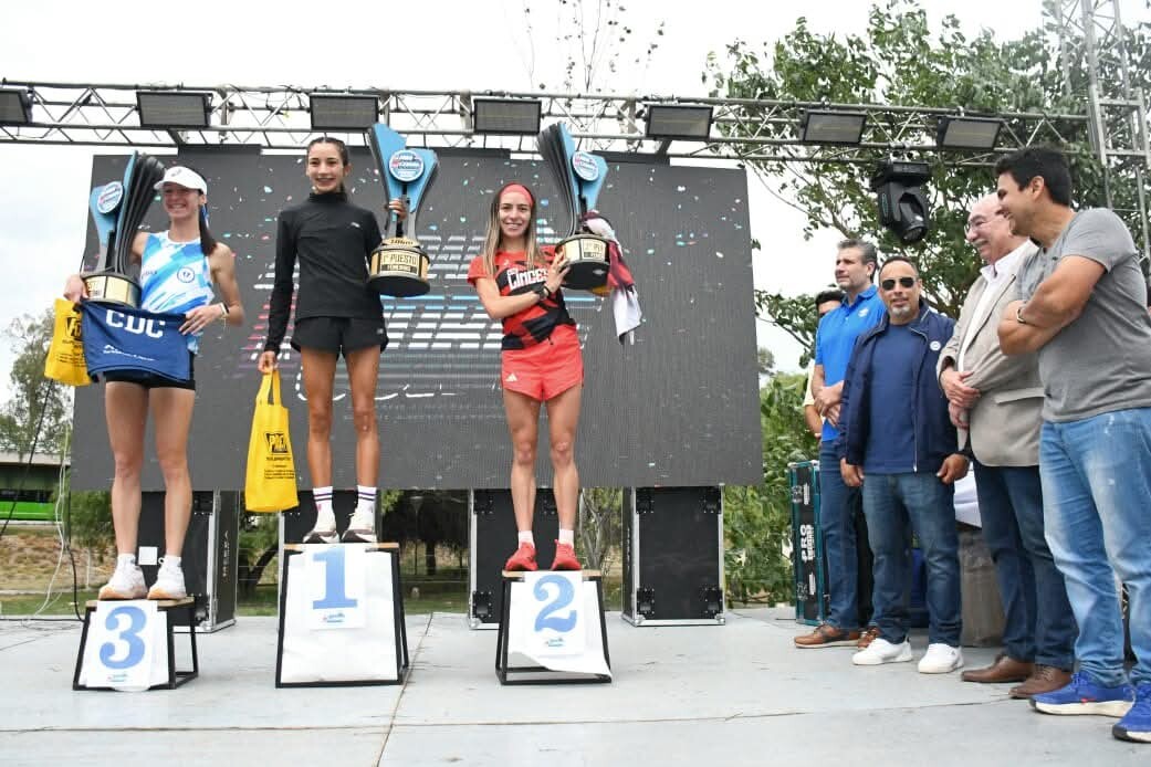 FB_IMG_1765158780110.jpg La Municipalidad acompañó una nueva edición de La Ciudad Corre que convocó a participantes de varias provincias