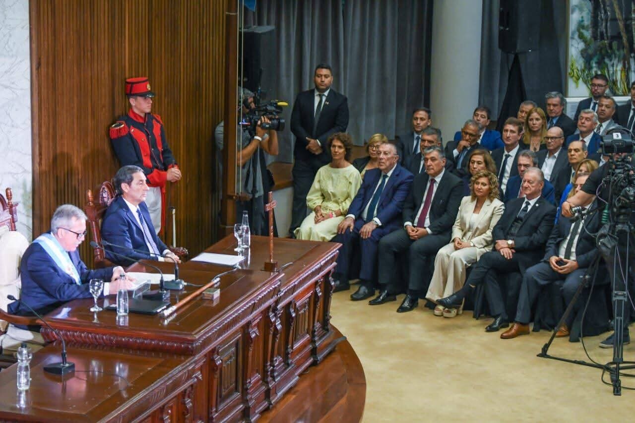 La intendente Fuentes asistió a la asunción de gobernador Suárez